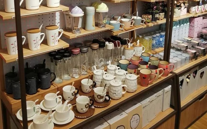 老百姓門(mén)口的放心商店——騰飛日用百貨商店